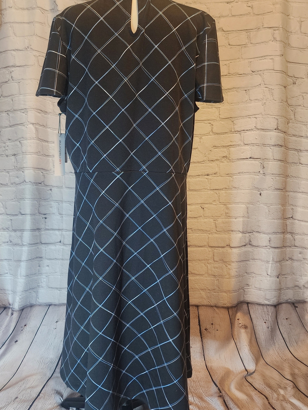 Black Plaid Short-Sleeve A-Line Dress with Keyhole Neck - Picture 5 of 7